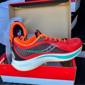 New Saucony Endorphin Speed 2 Scarlet/Black